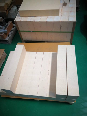 High-density zirconia mullite refractory brick for glass furnace