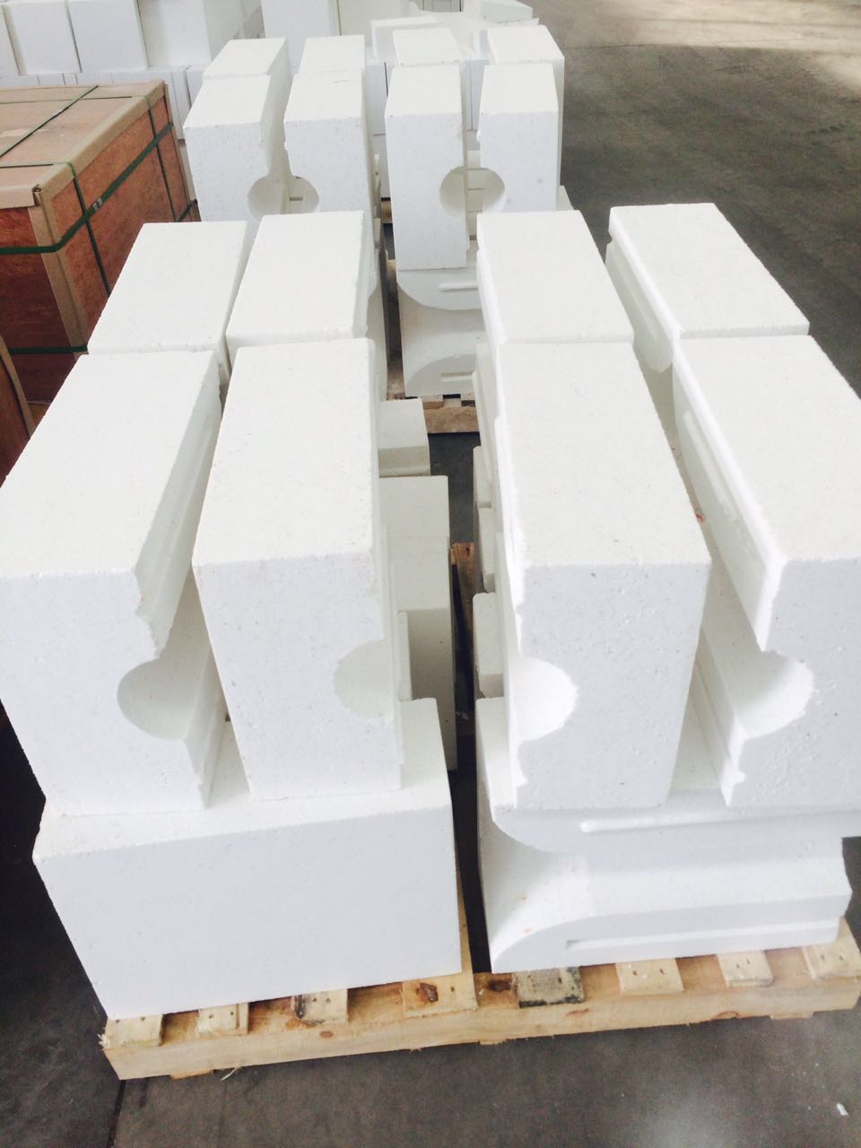 Casting fused zirconia corundum bricks appear pinhole