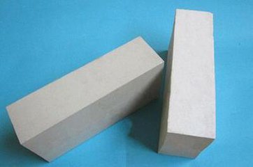 Phosphate refractory bricks for cement kiln